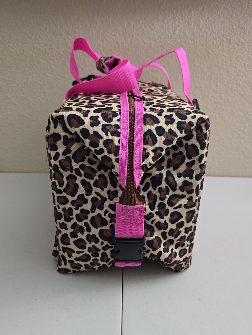 Buc-ee's Insulated Tote - Picture 4 of 10